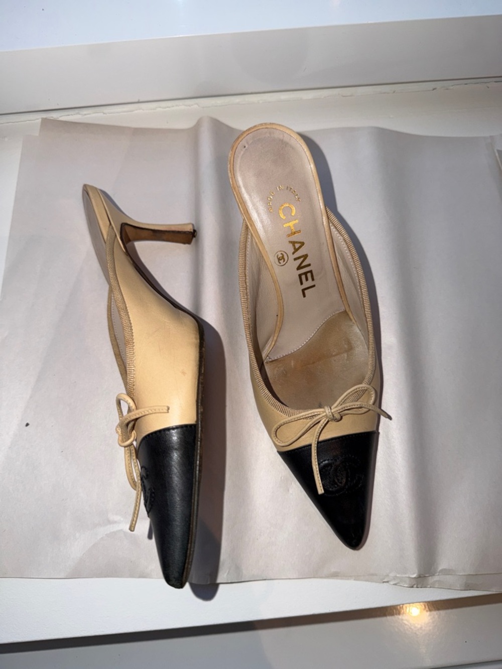 CHANEL Beige and Black Pointed-Toe Bow Kitten Heel Mules